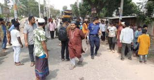 মোটরসাইকেল থেকে ছিটকে পড়ে ট্রাক চাপায় নারী নিহত