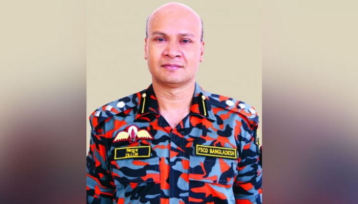ফায়ার সার্ভিস ও সিভিল ডিফেন্স অধিদপ্তরের পরিচালক লেফটেন্যান্ট কর্নেল জিল্লুর রহমান (অপারেশন ও মেইনটেন্যান্স)।