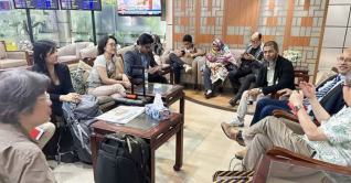 আন্দোলনে আহতদের চিকিৎসায় সিঙ্গাপুরের চিকিৎসক দল ঢাকায় আন্দোলনে আহতদের চিকিৎসায় সিঙ্গাপুরের চিকিৎসক দল ঢাকায়