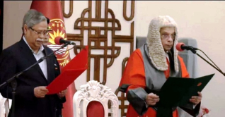 শপথ নিলেন প্রধান বিচারপতি সৈয়দ রেফাত আহমেদ শপথ নিলেন প্রধান বিচারপতি সৈয়দ রেফাত আহমেদ