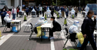 চীনে কোভিড বিস্তার ঠেকাতে গণ টেস্টের নির্দেশ, ফ্লাইট বাতিল