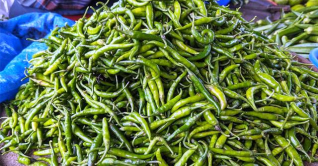 কেজিতে ২০০ টাকা ছাড়াল কাঁচা মরিচের দাম