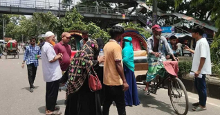 ঢাকাসহ ৩ জেলায় আজও ১১ ঘণ্টা কারফিউ শিথিল ঢাকাসহ ৩ জেলায় আজও ১১ ঘণ্টা কারফিউ শিথিল