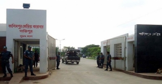 ছাদ থেকে লাফিয়ে পড়ে কারারক্ষীর স্ত্রীর মৃত্যু