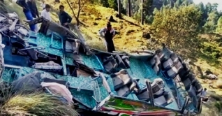 কাশ্মীরে বাস দুর্ঘটনায় নারী-শিশুসহ নিহত ২২