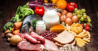 বর্ষায় যে ৩ খাবার এড়িয়ে যাবেন বর্ষায় যে ৩ খাবার এড়িয়ে যাবেন