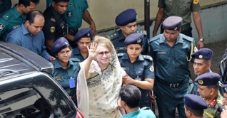 দুপুরে খালেদা জিয়াকে বিএসএমএমইউতে আনা হচ্ছে দুপুরে খালেদা জিয়াকে বিএসএমএমইউতে আনা হচ্ছে