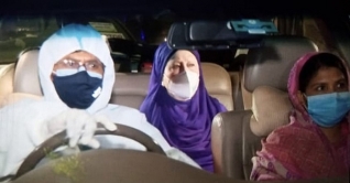 করোনা আক্রান্ত খালেদা জিয়াকে হাসপাতালে নেয়া হলো করোনা আক্রান্ত খালেদা জিয়াকে হাসপাতালে নেয়া হলো