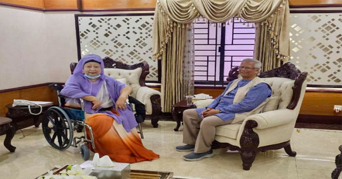 সেনাকুঞ্জে খালেদা জিয়ার সঙ্গে একান্তে কথা বললেন প্রধান উপদেষ্টা