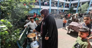 খান ইউনিসে গাজাবাসীর মানবেতর জীবন