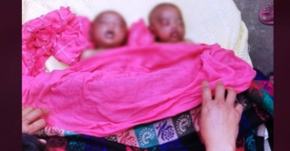 পুকুর থেকে জমজ কন্যা শিশুর লাশ উদ্ধার করা  