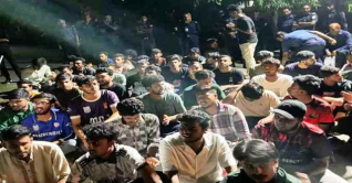 মধ্যরাতে বিক্ষোভে উত্তাল খুলনা বিশ্ববিদ্যালয় মধ্যরাতে বিক্ষোভে উত্তাল খুলনা বিশ্ববিদ্যালয়