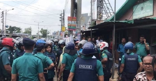 শ্রমিক ধর্মঘটে উত্তাল খুলনা, সংঘর্ষে পুলিশসহ আহত ২০