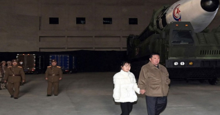 মেয়েকে নিয়ে প্রথমবার প্রকাশ্যে কিম জং উন 