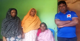 নিখোঁজের ২৫ বছর পর মাকে ফিরে পেলেন সন্তানেরা নিখোঁজের ২৫ বছর পর মাকে ফিরে পেলেন সন্তানেরা