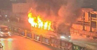 খিলক্ষেতে যাত্রীবাহী বাসে আগুন খিলক্ষেতে যাত্রীবাহী বাসে আগুন