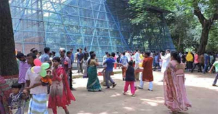 রাজধানীর বিনোদন কেন্দ্রগুলোতে ভিড়