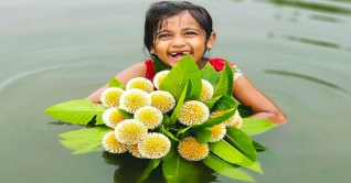 আবার এসেছে আষাঢ় আকাশ ছেয়ে