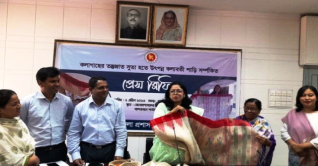 প্রধানমন্ত্রীকে উপহার দেয়া হবে কলাবতী শাড়ি প্রধানমন্ত্রীকে উপহার দেয়া হবে কলাবতী শাড়ি