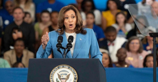 আক্রমণাত্মক সাক্ষাৎকার দিলেন কমলা হ্যারিস আক্রমণাত্মক সাক্ষাৎকার দিলেন কমলা হ্যারিস