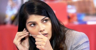 আইপিএল নিলামে কে এই সুন্দরী? আইপিএল নিলামে কে এই সুন্দরী?