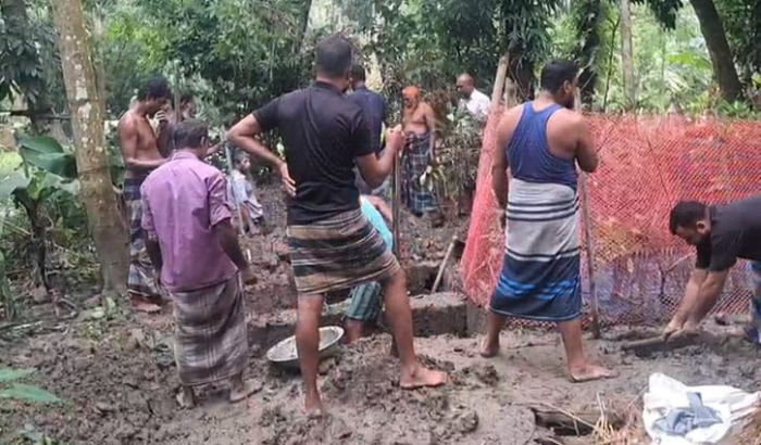 কবরে শুয়ে আছেন ৭ স্বজন, শোকের মাতম পরিবারজুড়ে