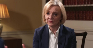 নিজের ‘ভুলের জন্য’ ক্ষমা চাইলেন লিজ ট্রাস নিজের ‘ভুলের জন্য’ ক্ষমা চাইলেন লিজ ট্রাস