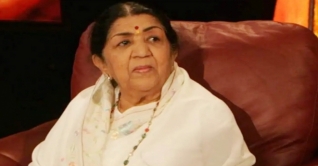 লতার জন্য প্রার্থনা করতে বললেন চিকিৎসক