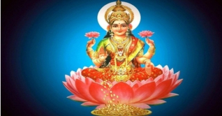 আজ ঐশ্বর্যের দেবী লক্ষ্মী পূজা