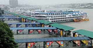 সারাদেশে সব ধরনের নৌযান চলাচল বন্ধ ঘোষণা