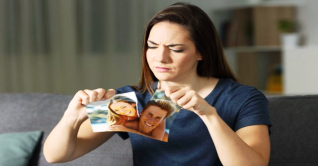 বিয়ের পরেও প্রাক্তনকে মনে পড়ে? ভুলতে যা করবেন বিয়ের পরেও প্রাক্তনকে মনে পড়ে? ভুলতে যা করবেন