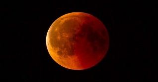 আজ এ বছরের প্রথম চন্দ্রগ্রহণ আজ এ বছরের প্রথম চন্দ্রগ্রহণ