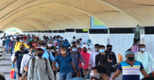 ট্রেনে ঢাকামুখী মানুষের চাপ বাড়ছে