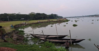 বর্ষার আগেই আড়িয়াল খাঁ নদীতে ভাঙন, আতঙ্কে সাধারণ মানুষ বর্ষার আগেই আড়িয়াল খাঁ নদীতে ভাঙন, আতঙ্কে সাধারণ মানুষ