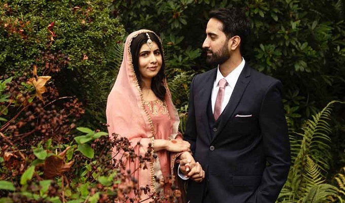 স্বামী অসরের সঙ্গে মালালা ইউসুফজাই।  ছবি: টুইটার।