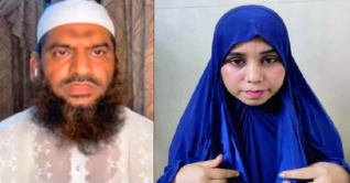 আদালতে ঝর্নাকে হিজাব খুলতে বাধা দেন মামুনুল আদালতে ঝর্নাকে হিজাব খুলতে বাধা দেন মামুনুল