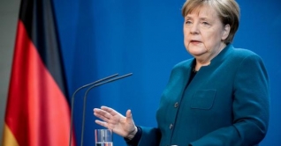 চ্যান্সেলরের দায়িত্ব: দুটি চ্যালেঞ্জের কথা জানালেন ম্যার্কেল