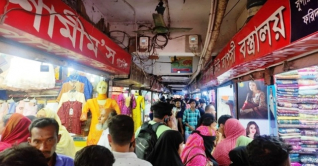 ফরিদপুরে জমে উঠেছে ঈদের কেনাকাটা