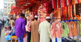 ঈদ কেনাকাটা: জমজমাট রাজধানীর শপিংমল-খোলা মার্কেট