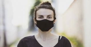 মাস্ক পরে বাড়ছে কান ও গলাব্যথা! মাস্ক পরে বাড়ছে কান ও গলাব্যথা!