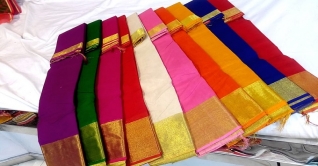 শাড়ি নিয়ে ঢাবি ছাত্রীদের কাড়াকাড়ি, আহত শিক্ষক শাড়ি নিয়ে ঢাবি ছাত্রীদের কাড়াকাড়ি, আহত শিক্ষক