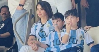 আর্জেন্টিনার হারে যা বললেন মেসির স্ত্রীর আর্জেন্টিনার হারে যা বললেন মেসির স্ত্রীর