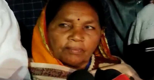 ৪০ বছর ধরে নর্দমা সাফাইকারী হলেন ডেপুটি মেয়র