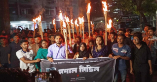জবি শিক্ষার্থীর আত্মহত্যা : নতুন ৬ দাবিতে মশাল মিছিল