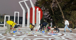 আলপনা ও বর্ণমালায় সাজছে শহীদ মিনার