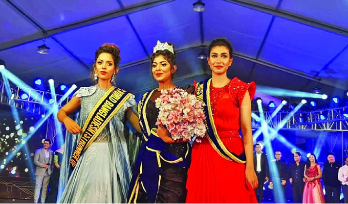 মিস ওয়ার্ল্ড বাংলাদেশ রাফাহ নানজীবা তোরসা (মাঝে), প্রথম রানারআপ ফাতিহা মায়াবী (বাঁয়ে) ও দ্বিতীয় রানার জান্নাতুল ফেরদৌস মেঘলা।