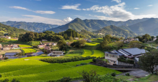 রাজধানী ছেড়ে গ্রামাঞ্চলে গেলেই লাখ লাখ টাকা দেবে যে দেশ