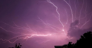 ভারতে বজ্রপাতে নারী- শিশুসহ প্রাণ হারাল ৬৮ জন