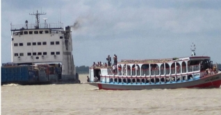 অর্ধেক যাত্রী নিয়ে লঞ্চ চলাচল শুরু অর্ধেক যাত্রী নিয়ে লঞ্চ চলাচল শুরু