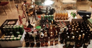 গুলশানে অবৈধ বারে অভিযান; বিপুল মদ-বিয়ার জব্দ, গ্রেফতার ২